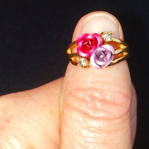 Women's Goldtone Roses Ring Size 5